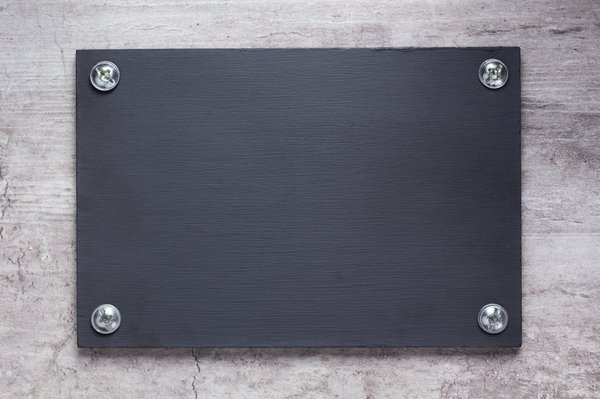 Quel support choisir pour sa plaque professionnelle ?