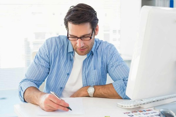 Pour quelles raisons et comment engager une agence de rédaction SEO ?