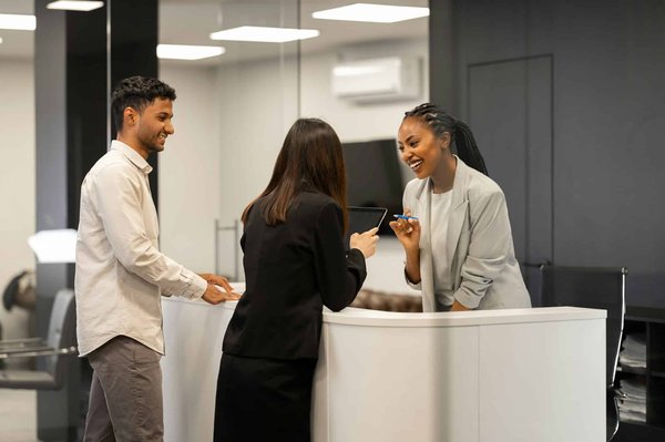 Avantages de faire appel à une agence hôtesse à Paris